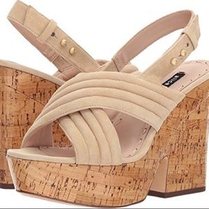 Alice Olivia Charlize nude suede platform sandal 38.5